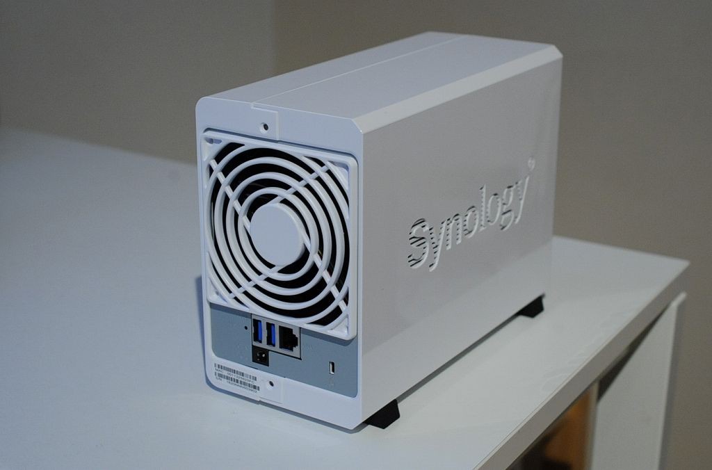 Synology DiskStation DS216j開封 - 外観・デザイン写真