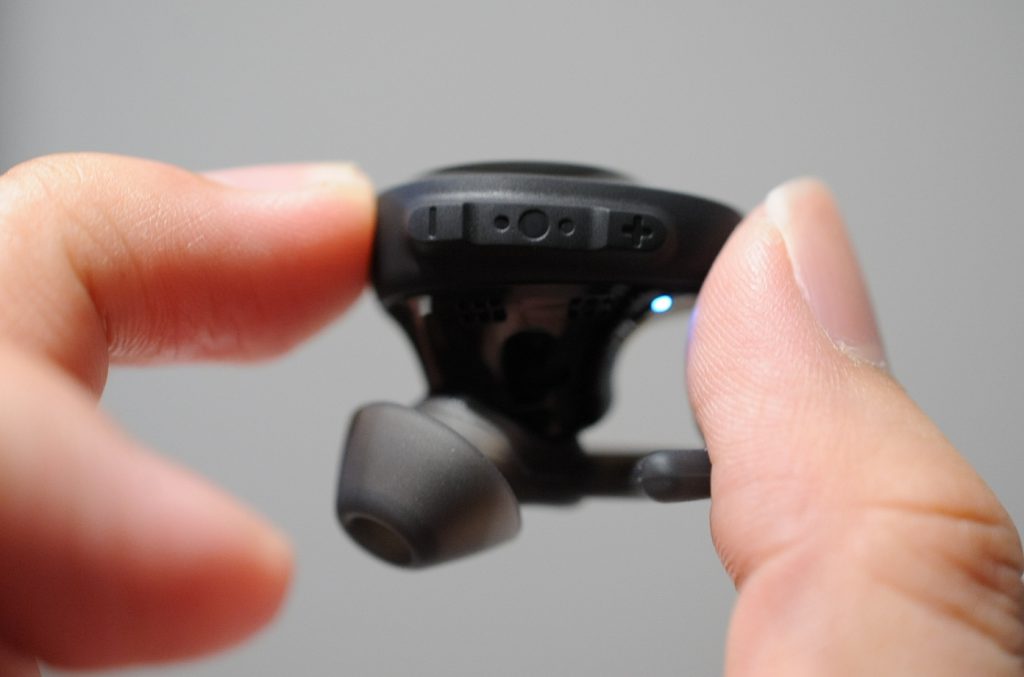 Bose SoundSport Free wireless headphones 購入レビュー ボリューム・再生ボタン